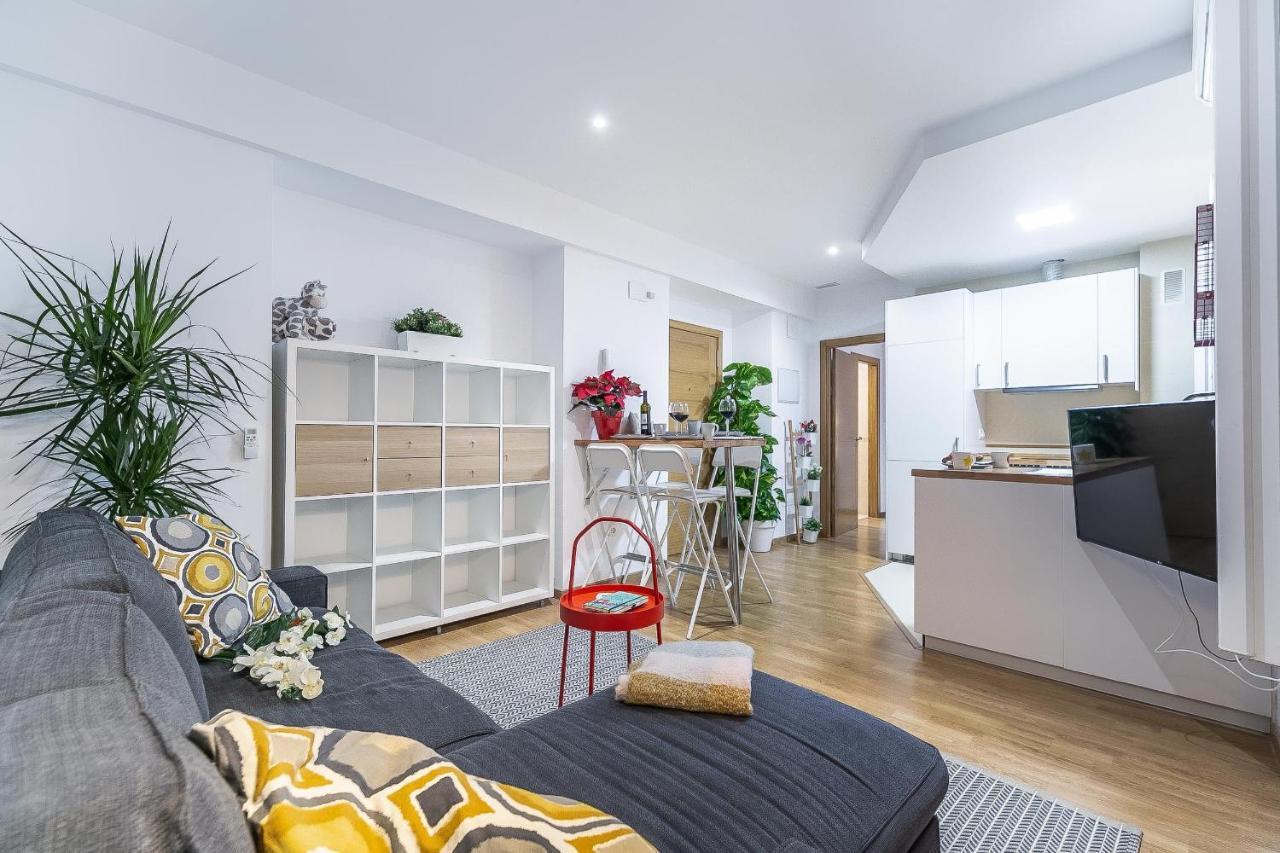 Central Malaga Apartment At Mitjana Plaza エクステリア 写真