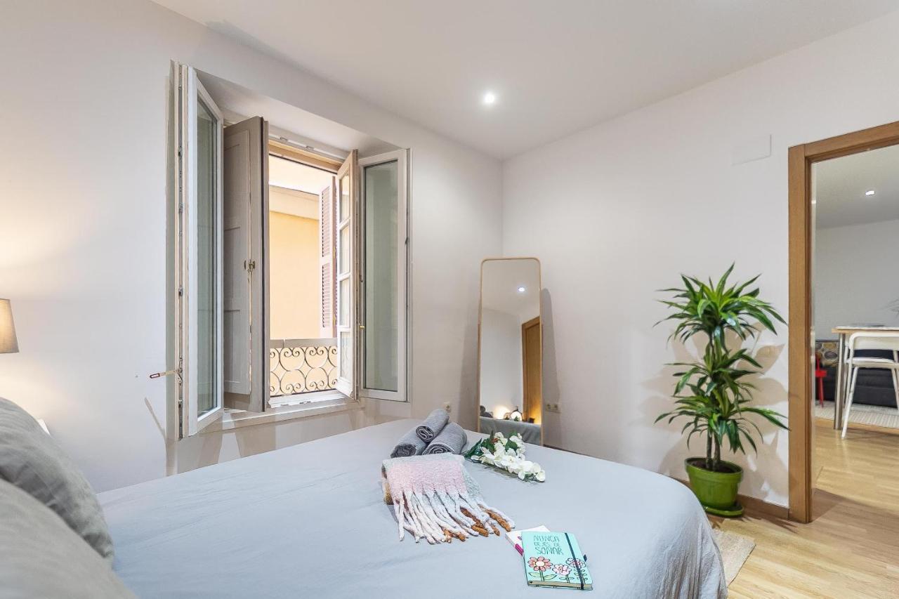 Central Malaga Apartment At Mitjana Plaza エクステリア 写真
